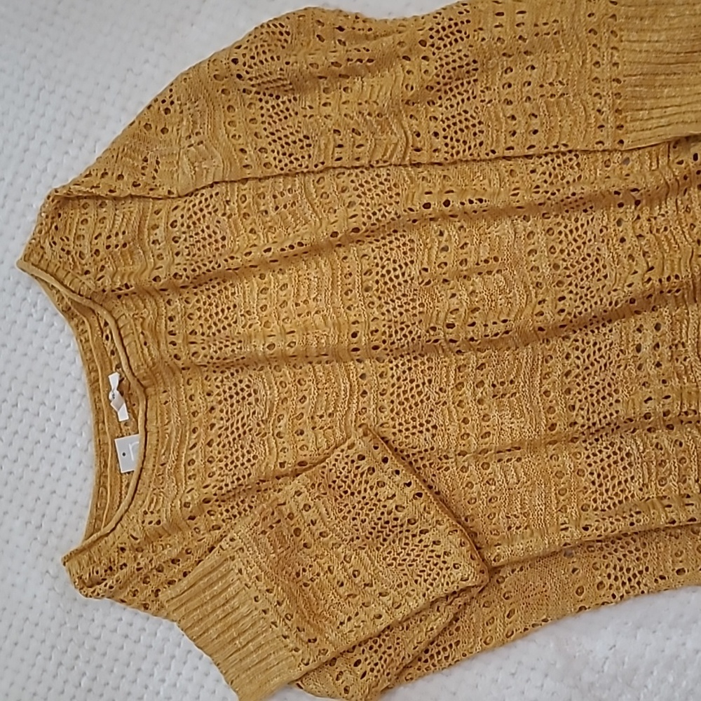 NEW! Women's light weight sweater. Size XL